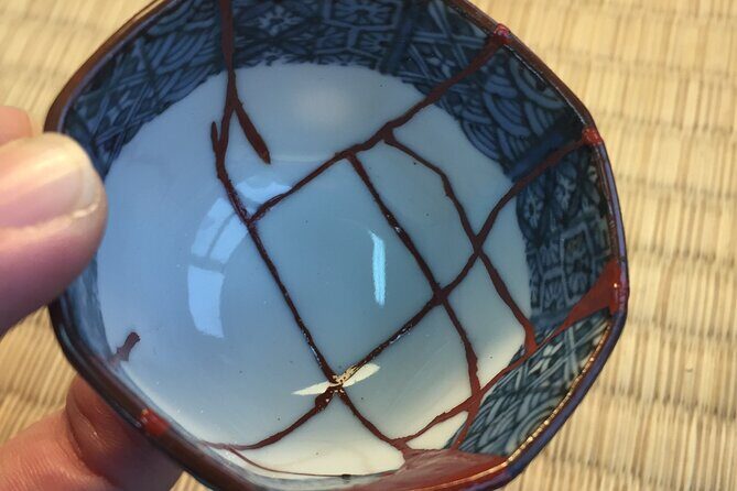 1.5〜2 Hours Traditional Kintsugi Work Shop in Namba Osaka - Inside the kura studio: wood architecture, art pieces, and a quiet rhythm