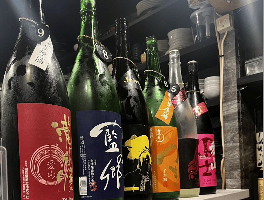 Bar hopping: Create lasting memories with TOMODACHI guides! - Small group energy: why max 8 feels better than big groups