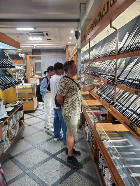 Osaka Like a Local: 6 Hours of Walking, Eating & Exploring! - Shitennoji: praying for Buddha and a free temple entrance on key dates