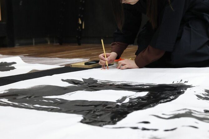 Samurai Calligraphy:Final brushstrokes of a lifetime before a War - Your Instructor, Kaori, and Why Small-Group Feedback Helps