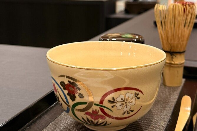 Tea and Calligraphy Session at a Table in Osaka - Calligraphy at a table: create something you can take home
