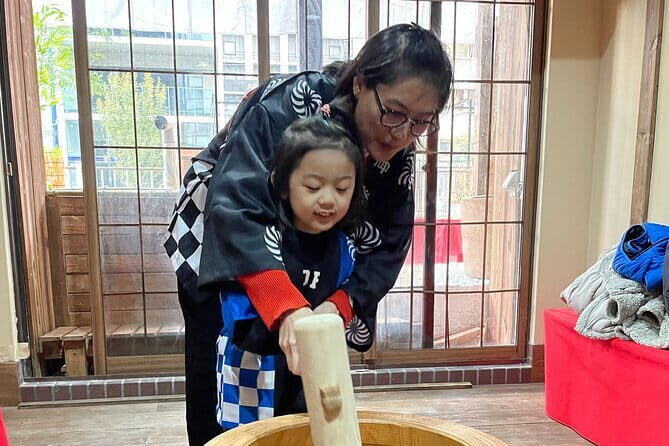 【Family Friendly】Traditional Mochi Pounding Experience - The First 10 Minutes: History You Can Actually Use